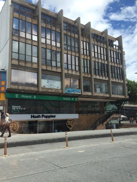 Fachada de la Notaría 42 de Bogotá